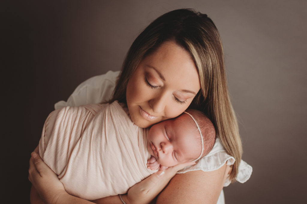 Marietta, GA newborn photographer Casey McMinn Photography.
