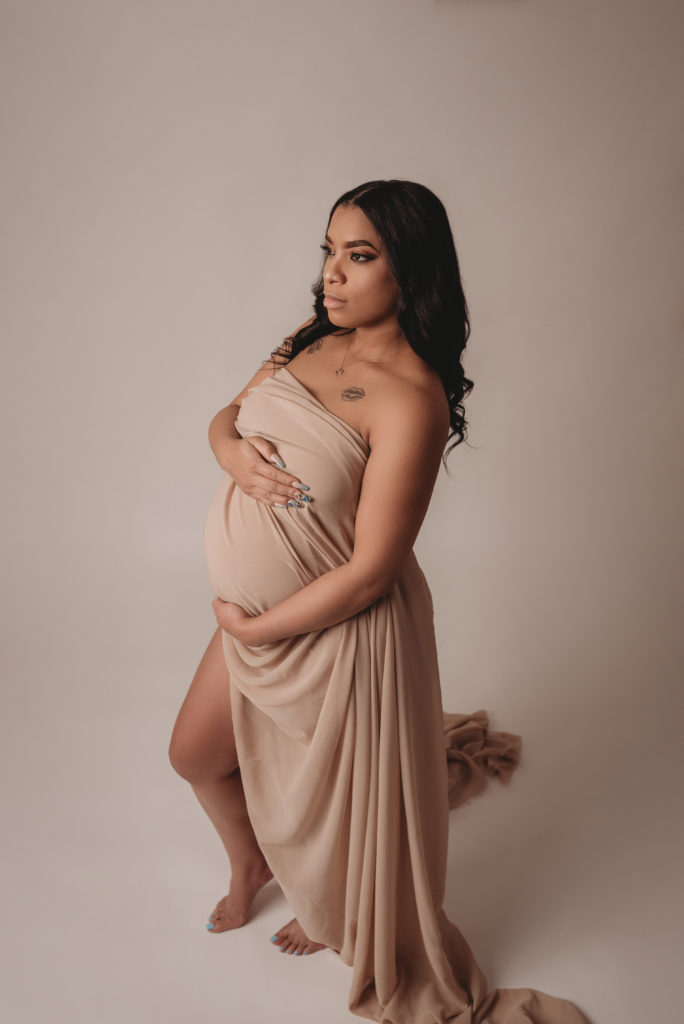 Maternity photographer in Atlanta